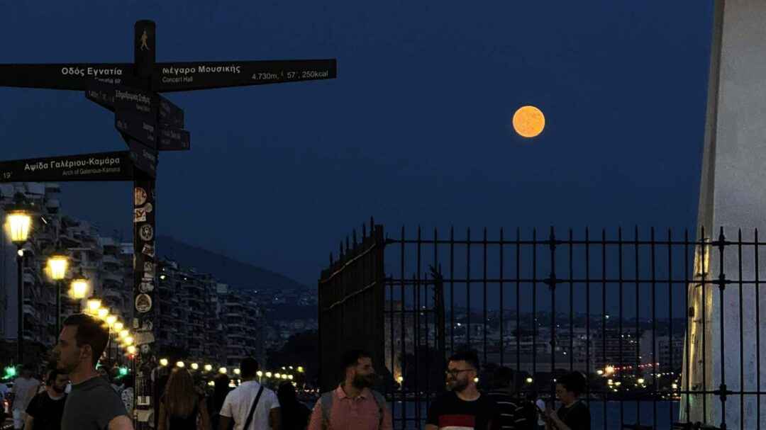 θεσσαλονίκη-βόλτα-στην-παραλία-με-την-1332668