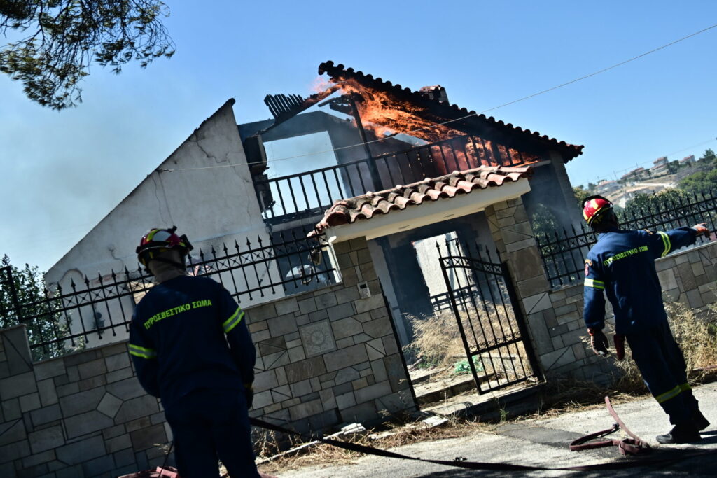 βελτιωμένη-η-εικόνα-της-φωτιάς-στο-κορ-1344013