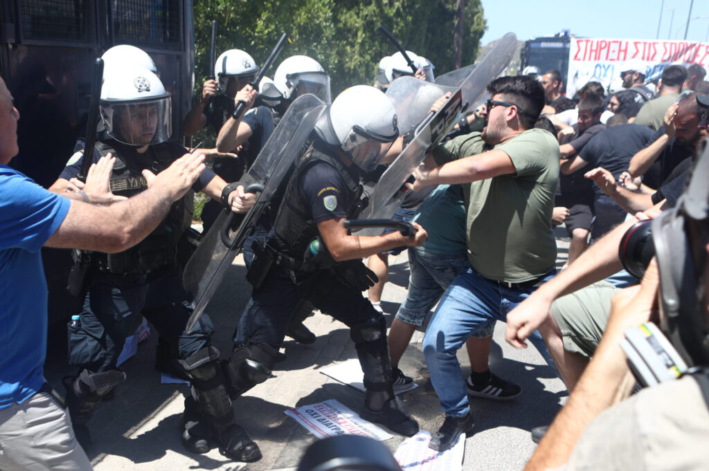 δακρυγόνα-και-επεισόδια-μεταξύ-φοιτη-1347434
