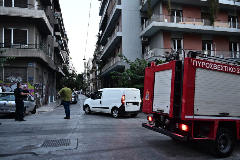 εξάρχεια-ελέγχεται-ύποπτο-αντικείμε-1347662