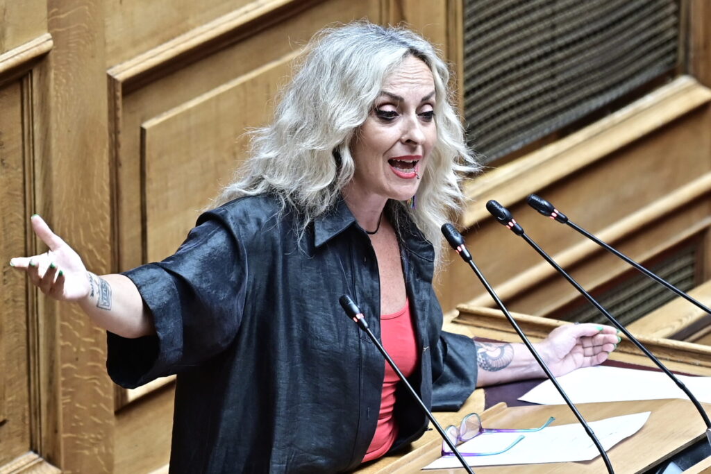 τζώρτζια-κεφαλά-τραγούδησε-την-κιβω-1352343