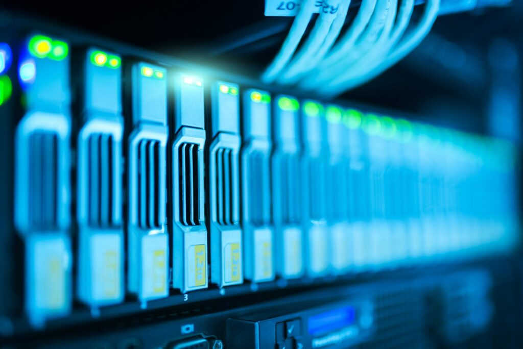 zontas-mia-kolasi-dipla-se-ena-se-ena-data-center-1348507