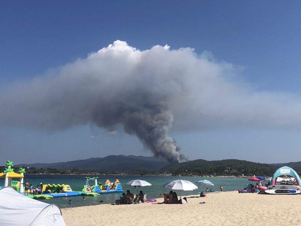 chalkidiki-se-yfesi-i-fotia-sti-voyrvoyroy-amp-8211-ereynes-gia-endechomeno-emprismoy-1343081