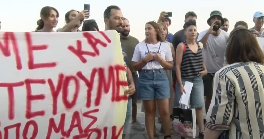 μονεμβασιά-υποδοχή-με-συνθήματα-και-α-1350304