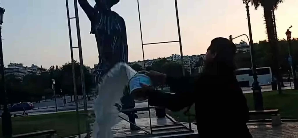 θεσσαλονίκη-μοναχός-βανδάλισε-με-μπο-1354264