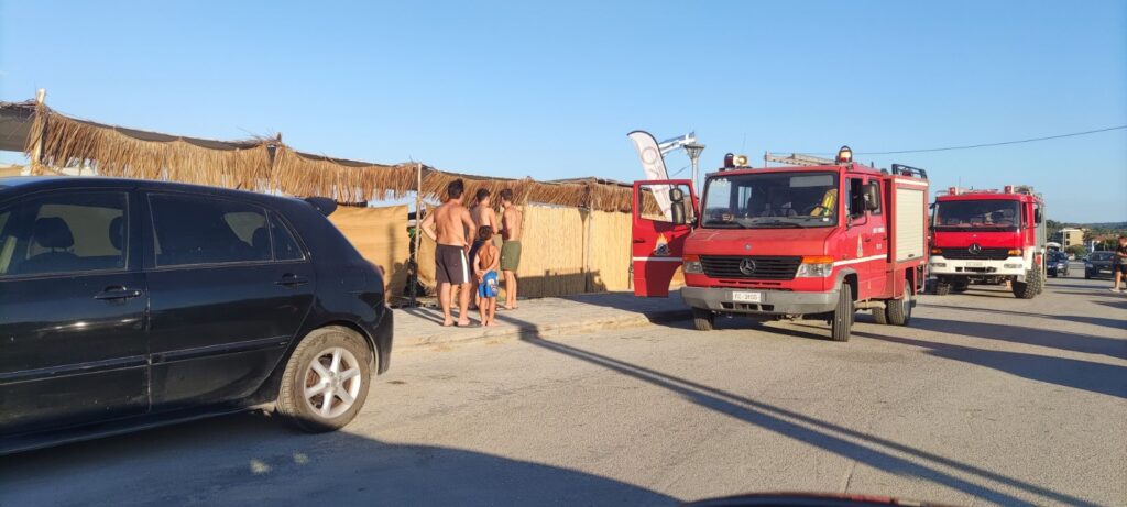χαλκιδική-φωτιά-σε-beach-bar-στην-τρανή-αμμού-1355475