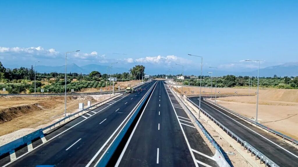 στην-κυκλοφορία-το-μεσημέρι-ο-νέος-αυτ-1356527