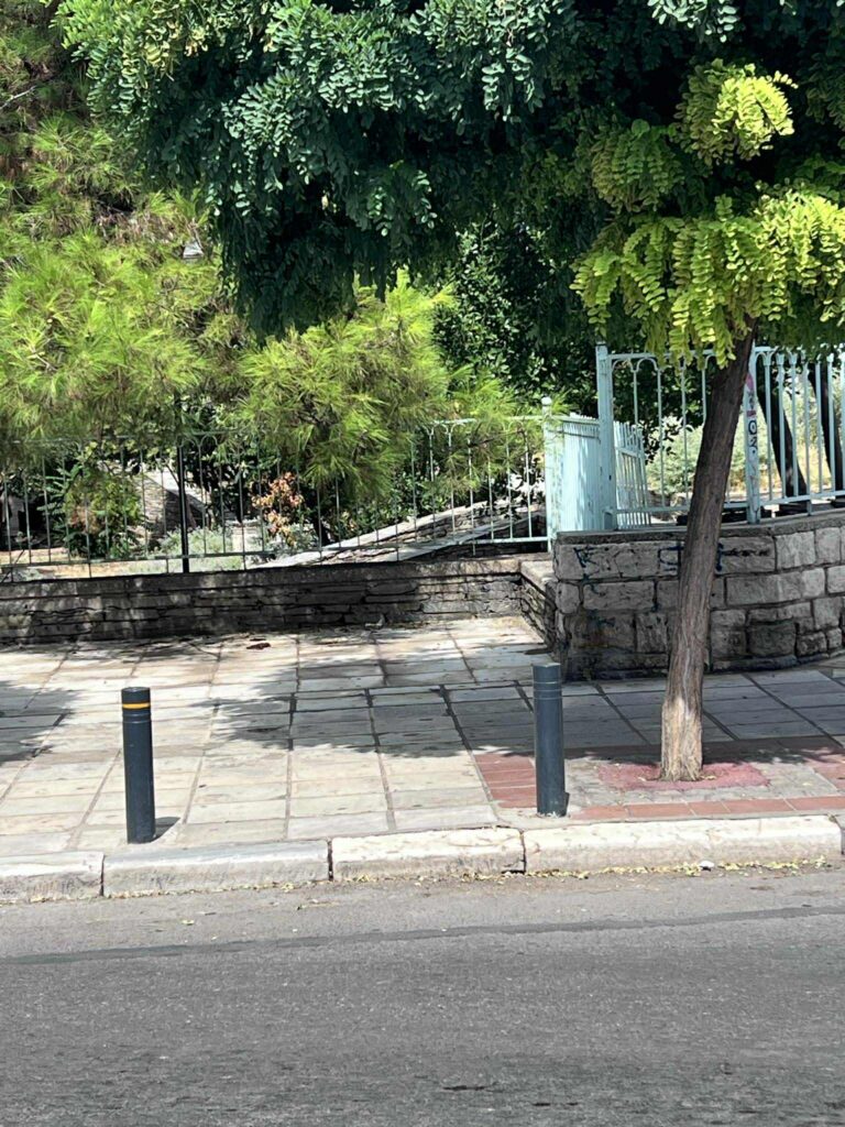 ακόμη-μια-υπαίθρια-τουαλέτα-στο-κέντρ-1368608