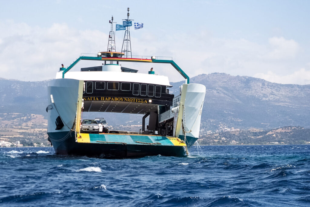 ρήγμα-20-μέτρων-βρήκαν-οι-δύτες-στο-πλοί-1358957