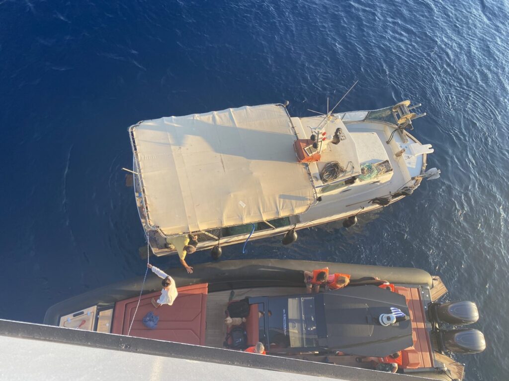 φέρι-μποτ-με-114-άτομα-έπεσε-σε-ξέρα-στα-νέ-1358497