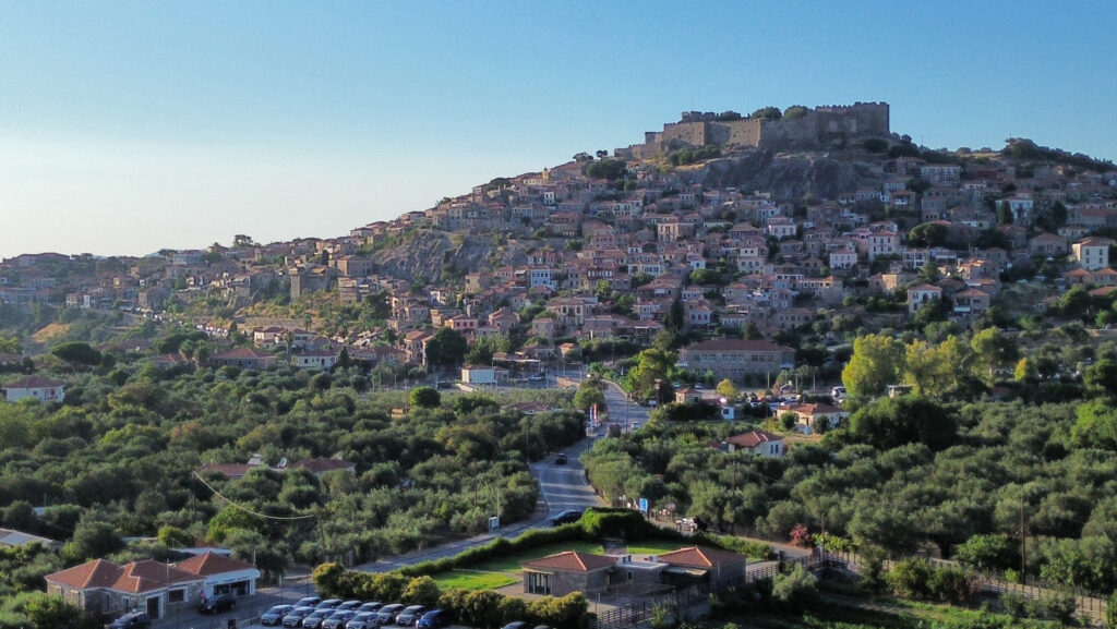 μόλυβος-η-γραφική-πόλη-στη-βόρεια-ακτή-1360460