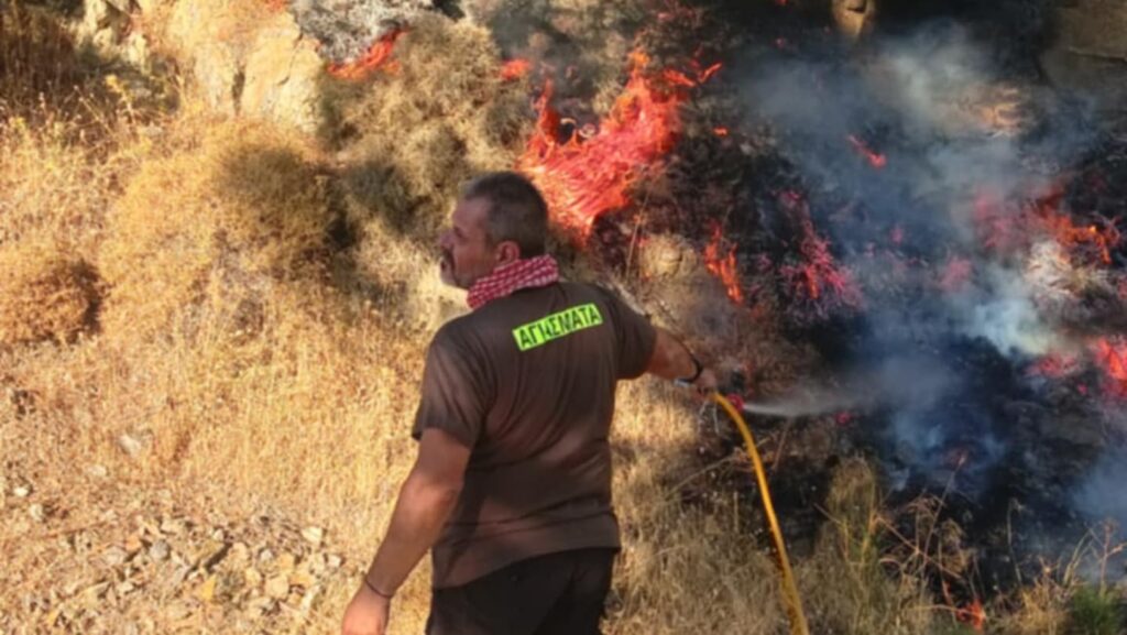 στη-χίο-παραμένει-η-φωτιά-που-υπάρχει-σ-1362682