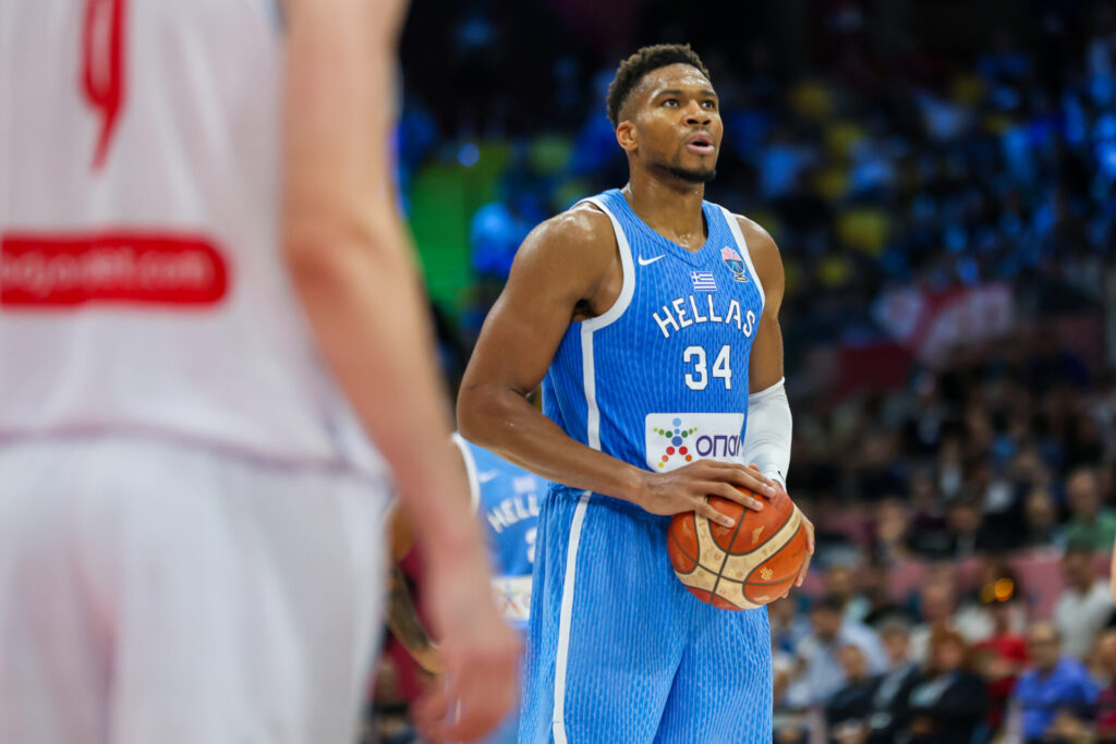 η-fiba-αποθεώνει-τον-αντετοκούνμπο-απλώ-1369646
