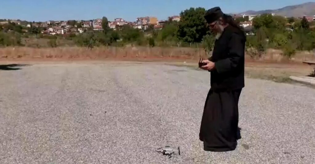 viral-ιερέας-στην-κοζάνη-σηκώνει-drone-έχει-κ-1370426