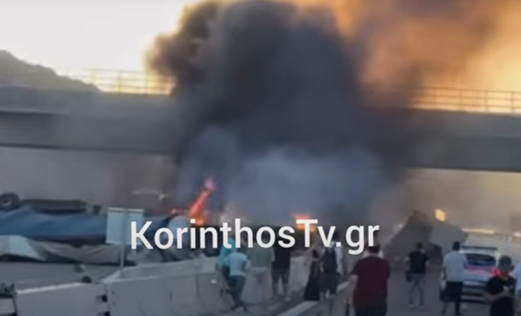 νταλίκα-ανατράπηκε-και-πήρε-φωτιά-στη-1370166