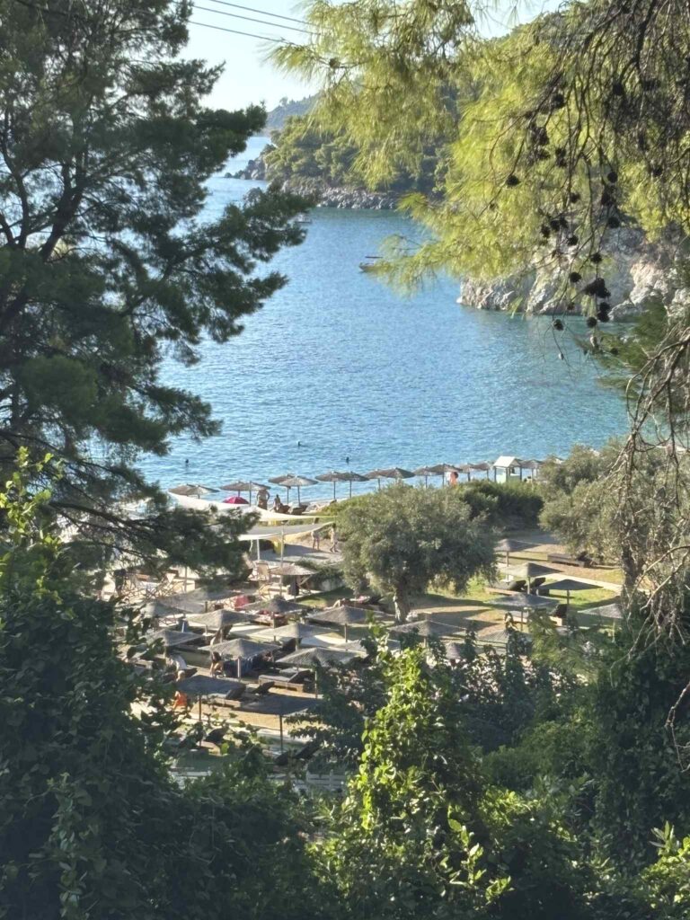 το-ελληνικό-νησί-με-κινηματογραφική-λ-1374305