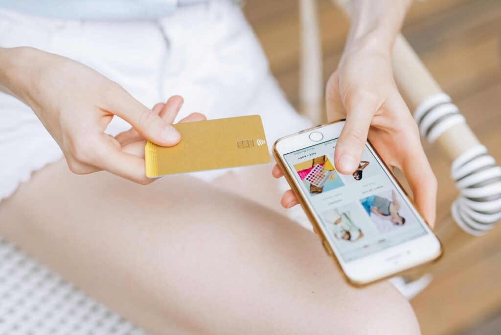 τα-social-media-έχουν-κάνει-τα-ψώνια-στο-διαδίκτυ-1378688