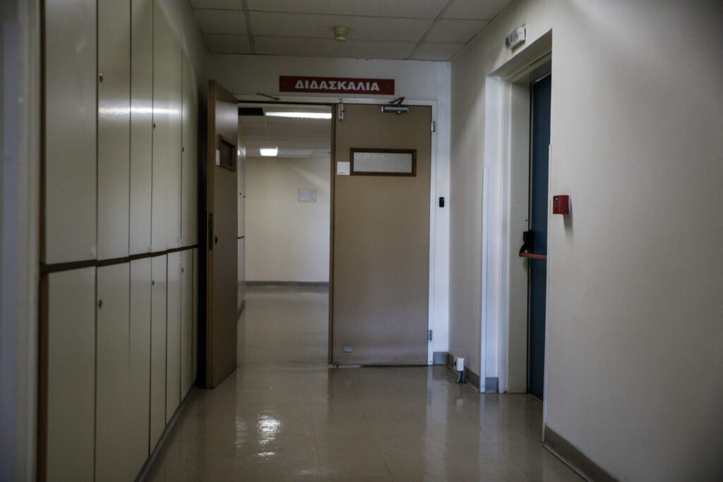 αθήνα-κατέρρευσε-οροφή-σε-νοσοκομείο-1389463