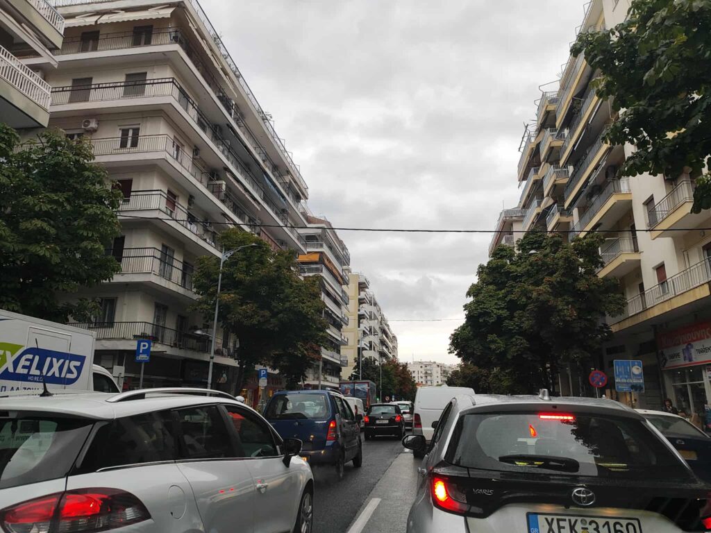 θεσσαλονίκη-απεργία-και-βροχή-έφεραν-1383206