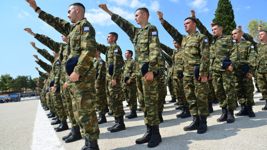 οι-νέοι-γυρνούν-την-πλάτη-στον-στρατό-η-1384379