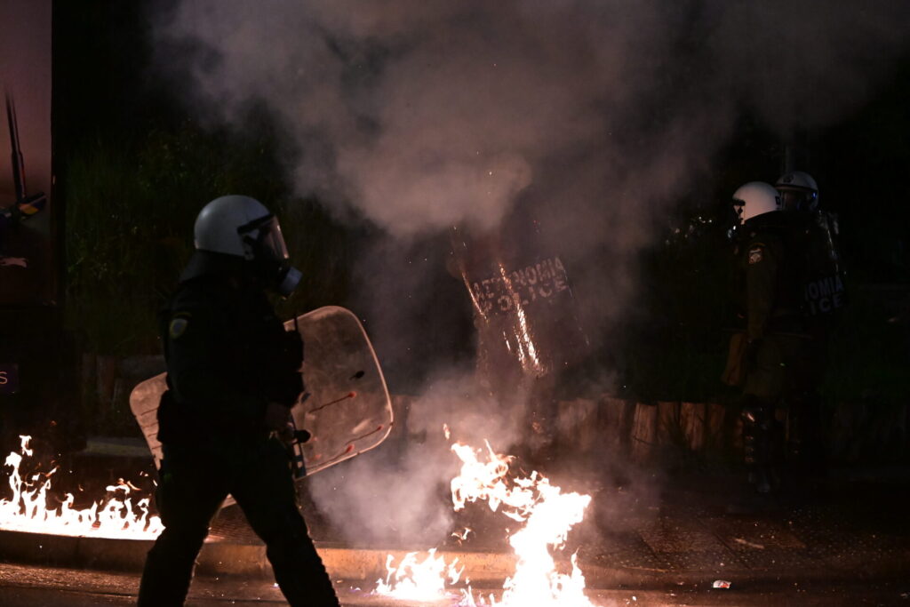 βίντεο-όργιο-αστυνομικής-βίας-στην-πο-1386287