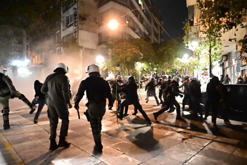 επεισόδια-στα-εξάρχεια-μετά-την-πορεί-1395487