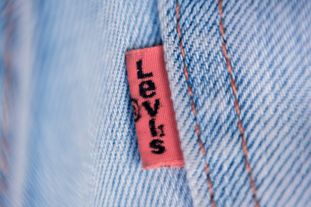 η-levis-συστήνει-την-φετινή-τάση-για-το-fall-dress-1386134