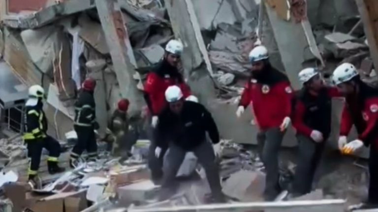 κατάρρευση-κτηρίου-στην-τουρκία-δύο-π-1394681