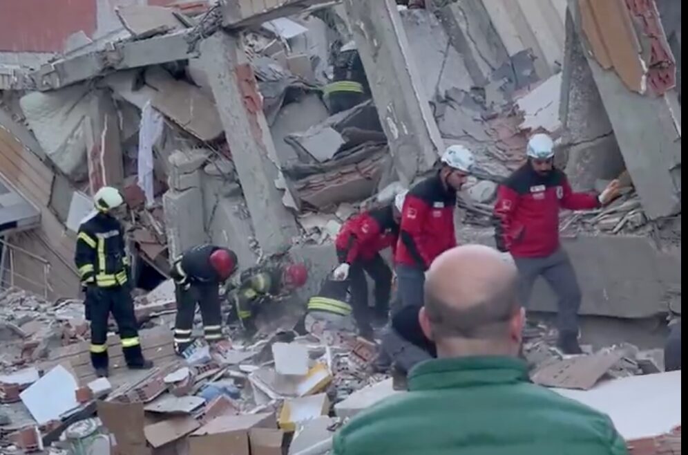 τουρκία-κατέρρευσε-εξαώροφο-κτίριο-1394306