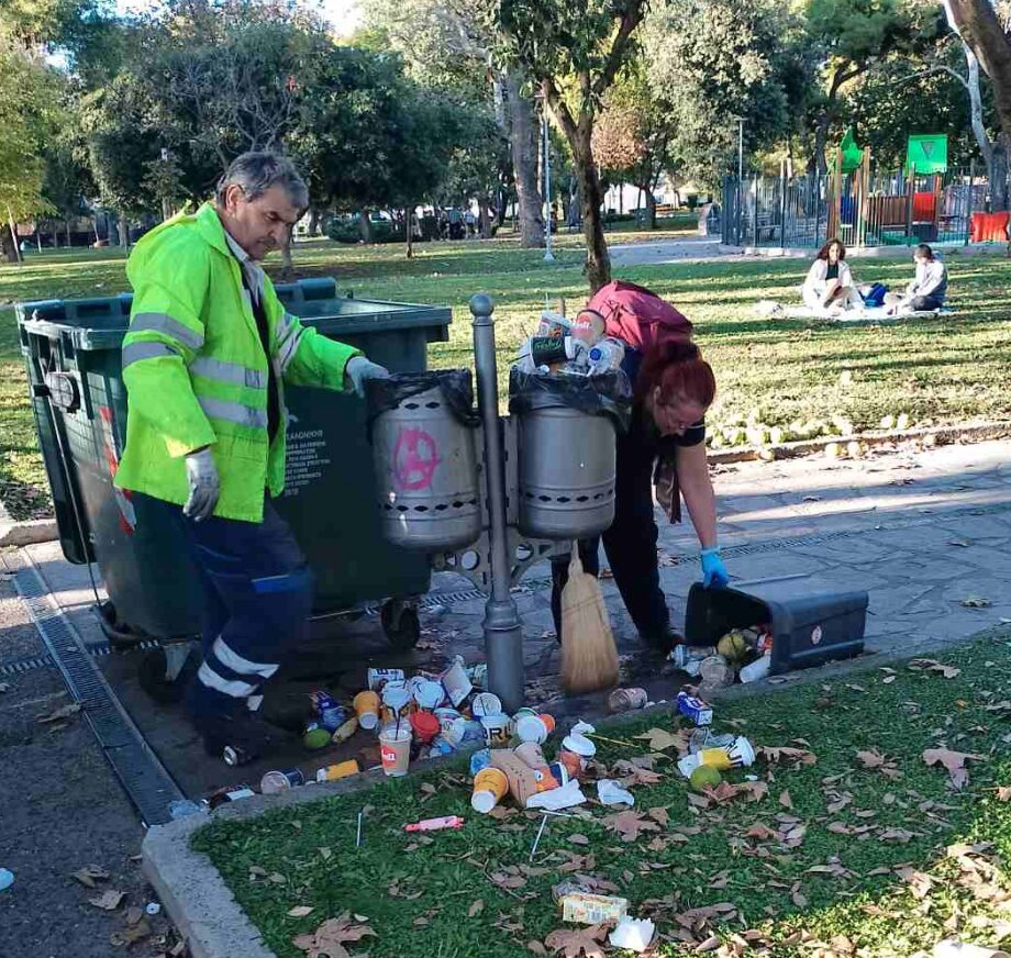 τα-απομεινάρια-μιας-παρέλασης-1394311
