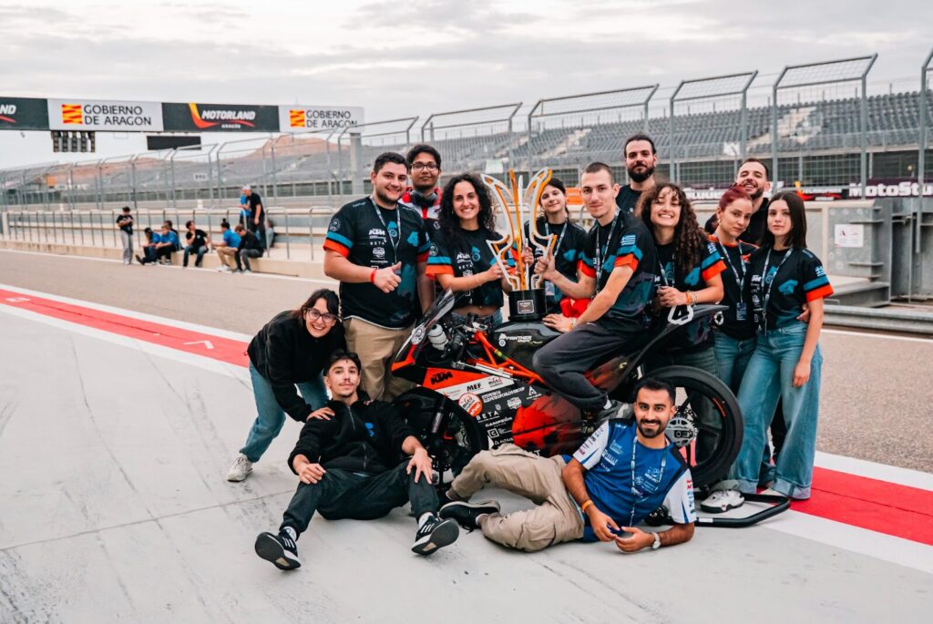 oμάδα-του-απθ-κατέκτησε-την-1η-θέση-παγκ-1395203