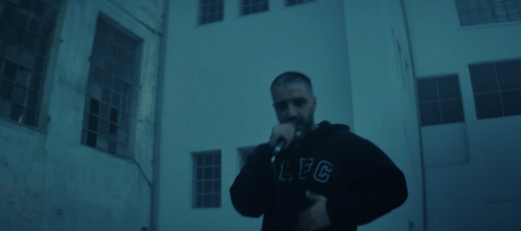 σπασμένη-φλέβα-δείτε-το-video-clip-από-το-νέο-τρ-1394866