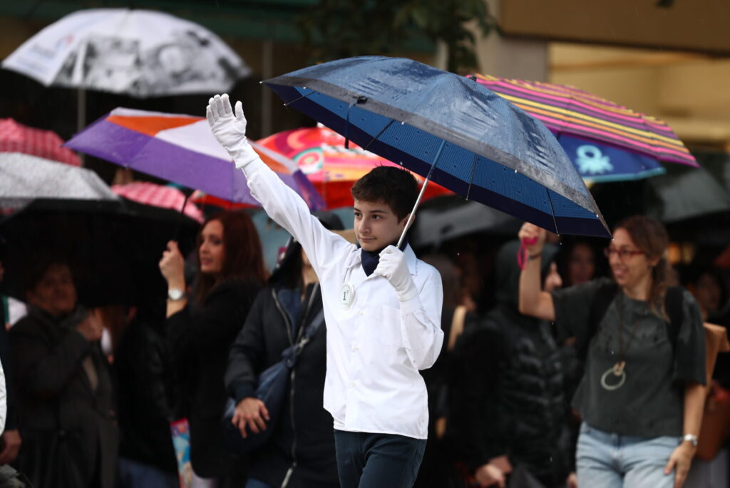 εικονες-η-βρεγμένη-μαθητική-παρέλαση-1393713
