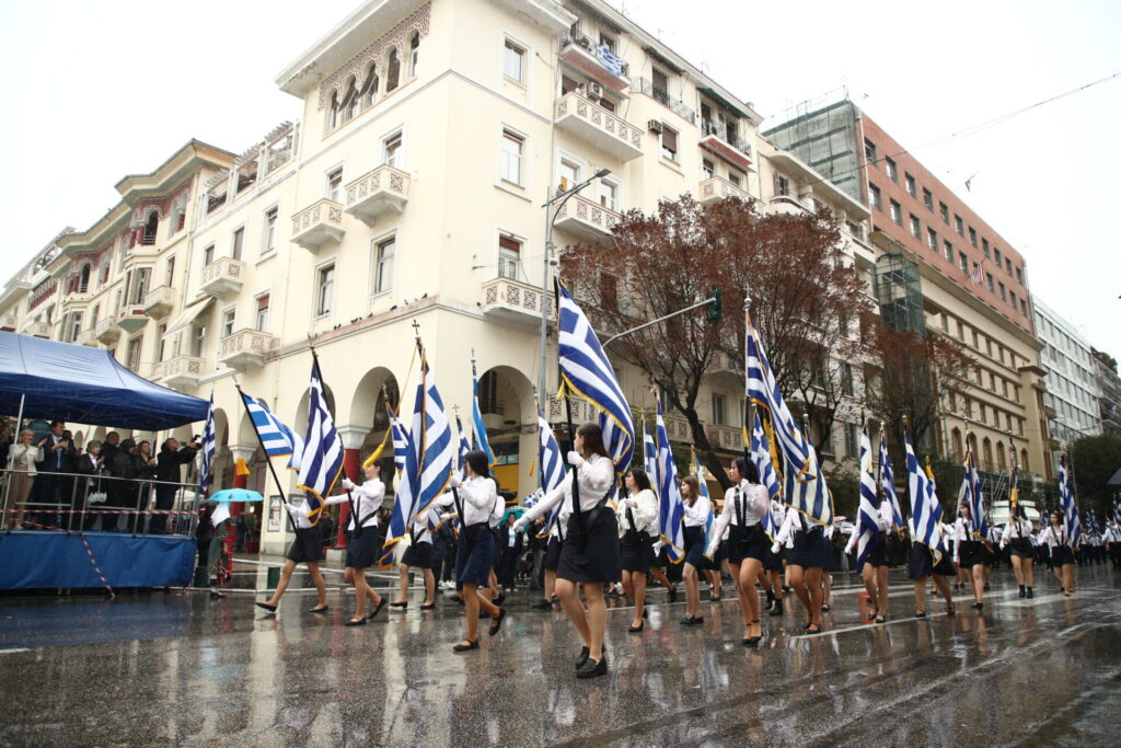 θεσσαλονίκη-με-καταρρακτώδη-βροχή-η-μ-1393527