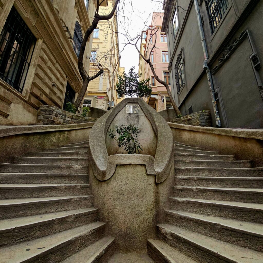 τα-σκαλοπάτια-καμόντο-ένα-από-τα-πιο-1405529