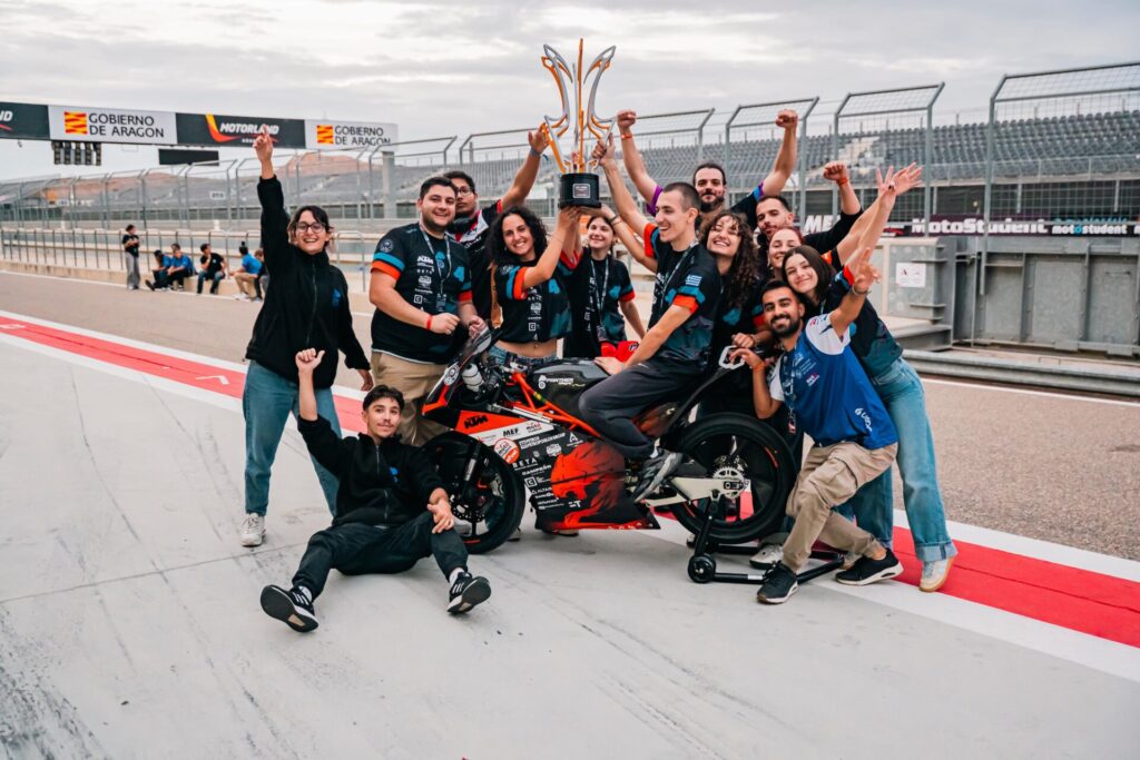 φοιτητική-ομάδα-απθ-κατέκτησε-την-1η-θέ-1405045