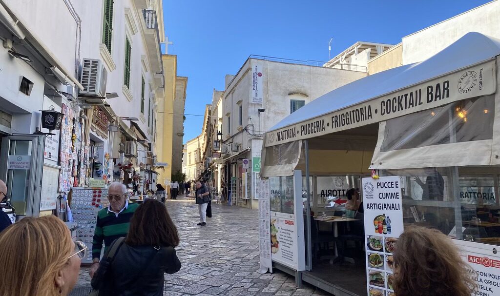 στα-ελληνόφωνα-χωριά-της-κάτω-ιταλίας-1396023