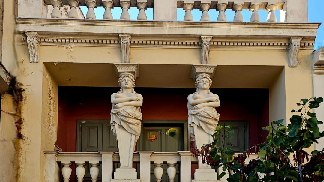 το-σπίτι-με-τις-καρυάτιδες-ιστορία-μύθ-1402791