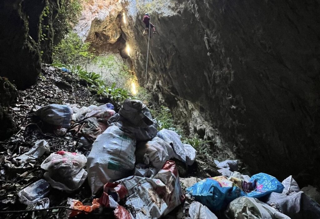 κτηνωδία-στο-πήλιο-πέταξαν-κουτάβια-σ-1406783