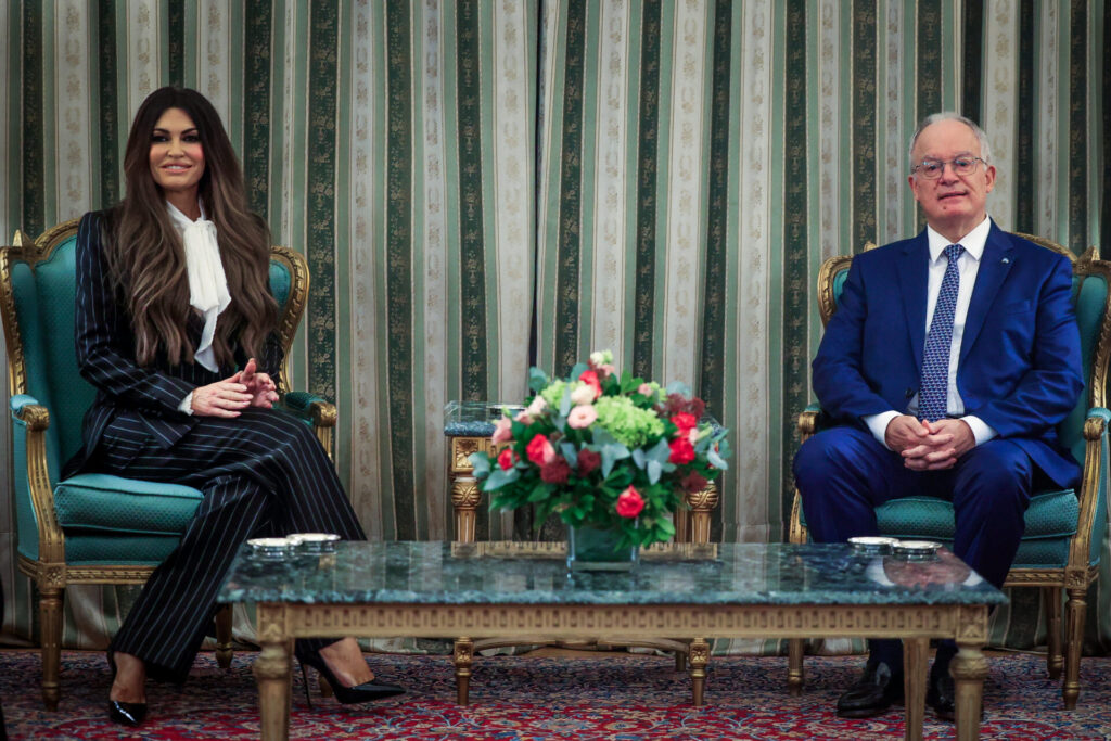 στο-προεδρικό-μέγαρο-η-νέα-πρέσβης-των-1396985