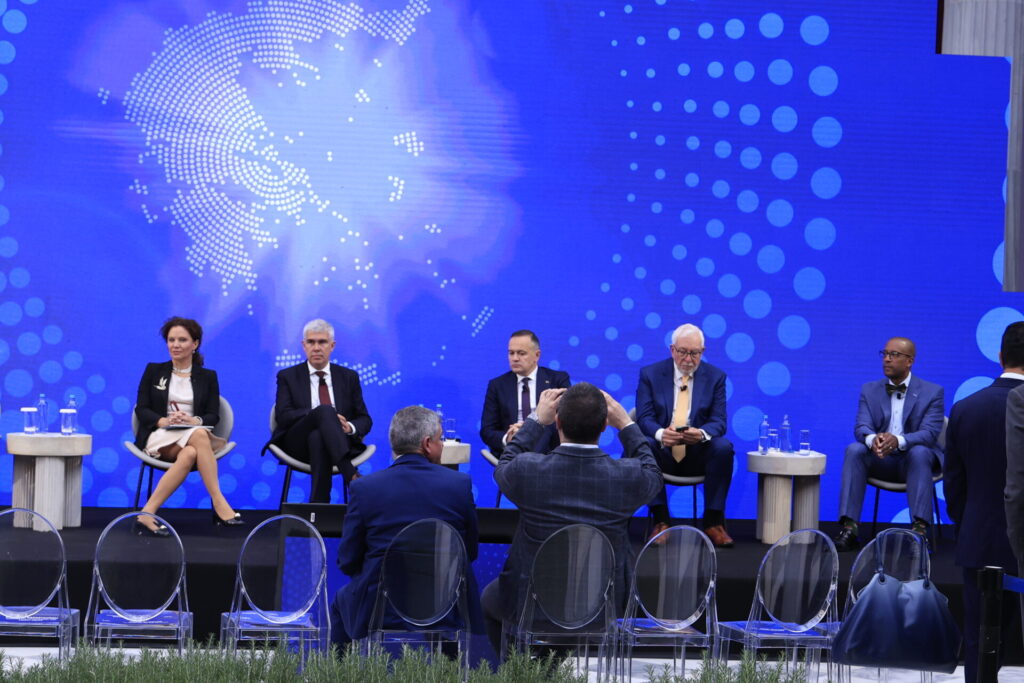 έπεσαν-οι-υπογραφές-exxon-mobil-με-helleniq-energy-και-energean-για-τ-1397591