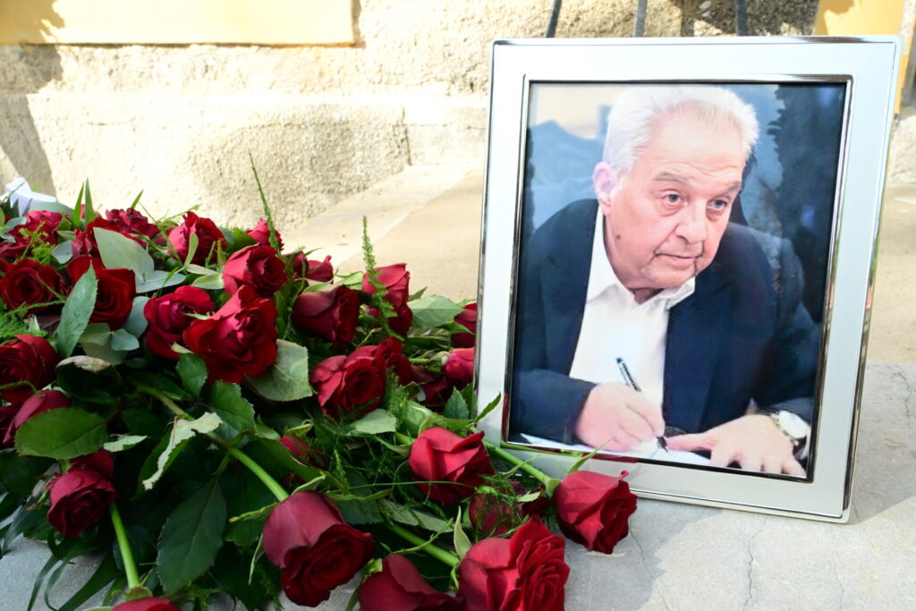 εικόνες-το-τελευταίο-αντίο-στον-αλέκο-1402829