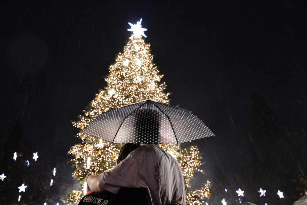 φωταγωγήθηκε-το-χριστουγεννιάτικο-δ-1405804