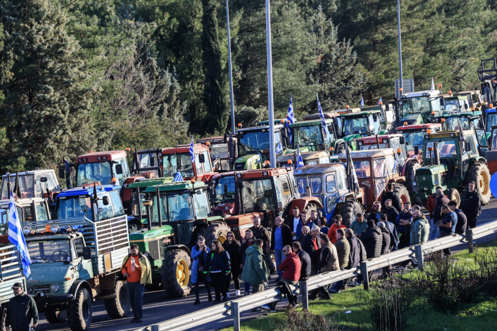 αγρότες-στα-δύο-έχει-κοπεί-η-ελλάδα-δ-1406763