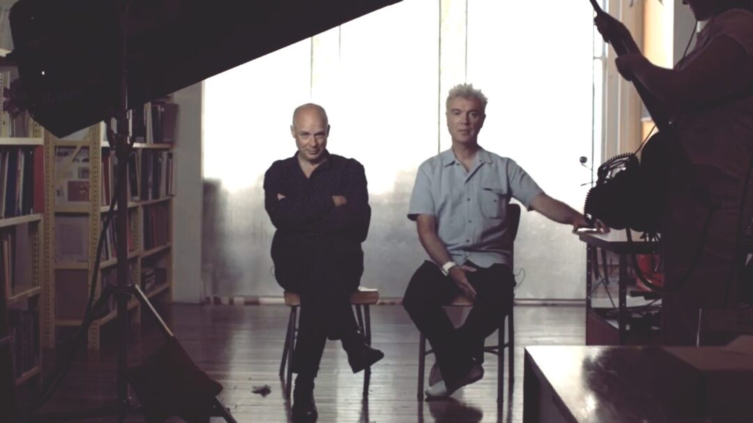 το-νέο-τραγούδι-των-david-byrne-και-brian-eno-ανανεώνει-1402470