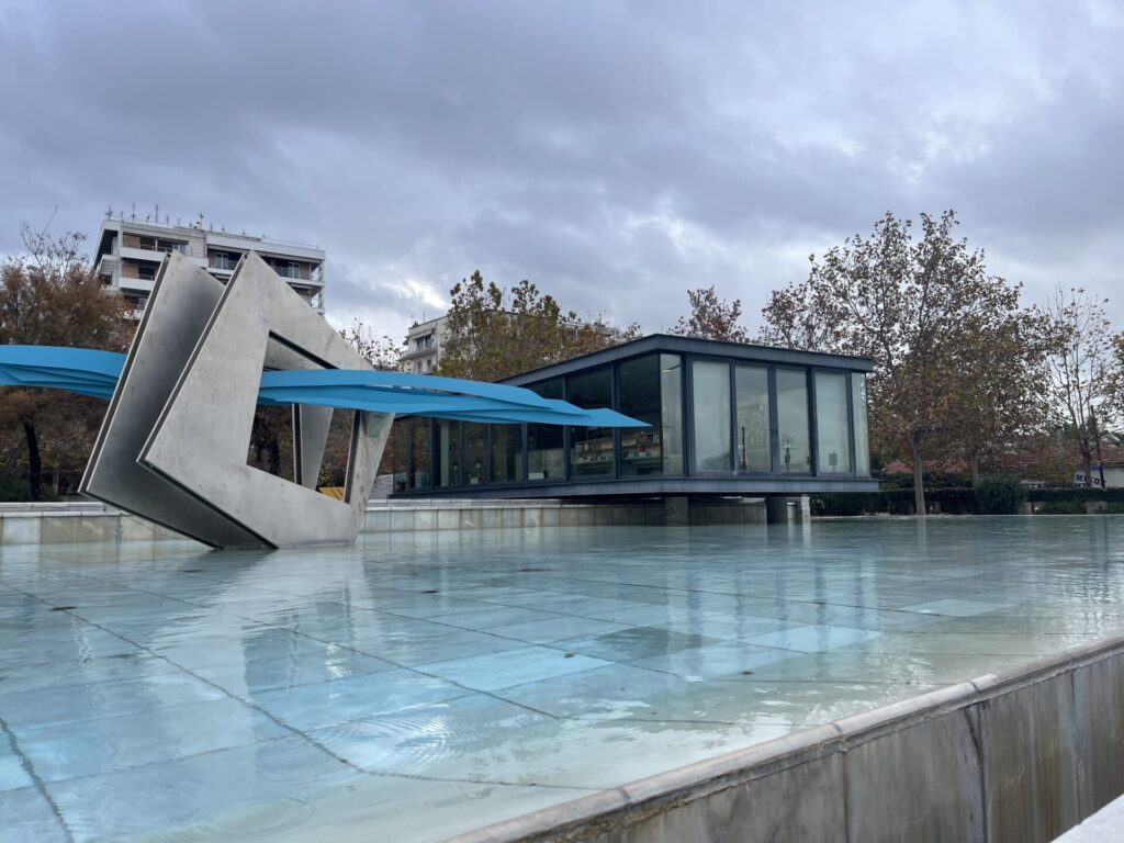 η-νέα-γυάλινη-δημοτική-βιβλιοθήκη-περ-1406148