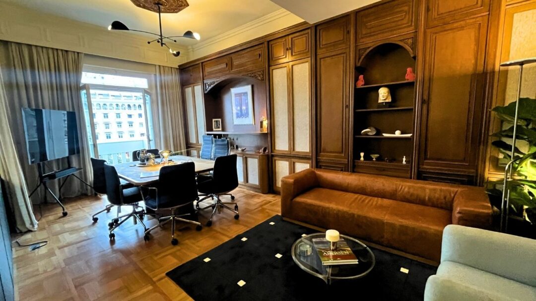 τι-διαφορετικό-έχει-ένα-μεσιτικό-γραφ-1404736