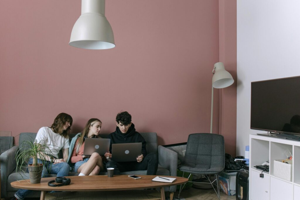 η-gen-z-γράφει-ξανά-τους-κανόνες-στους-εργα-1399998