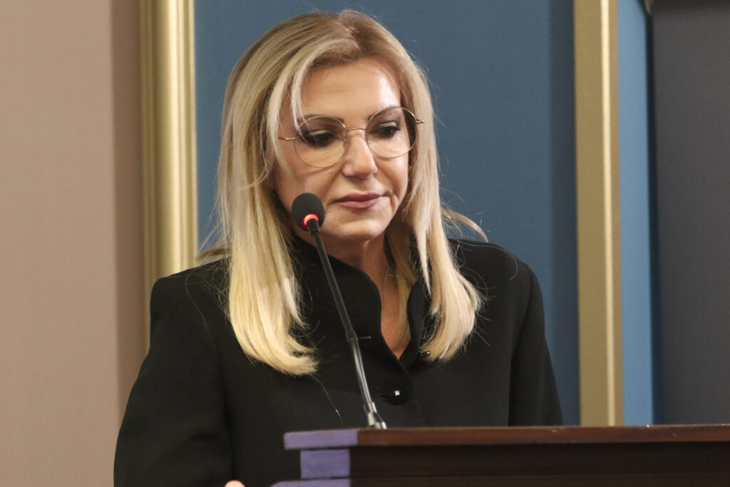 η-αναφορά-της-χήρας-καραϊβάζ-για-τη-δολ-1396132