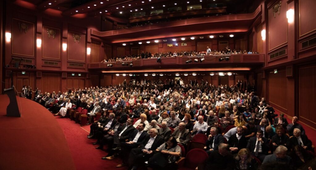 μιλάτε-λιγότερο-θα-μας-υποχρεώνατε-1395510